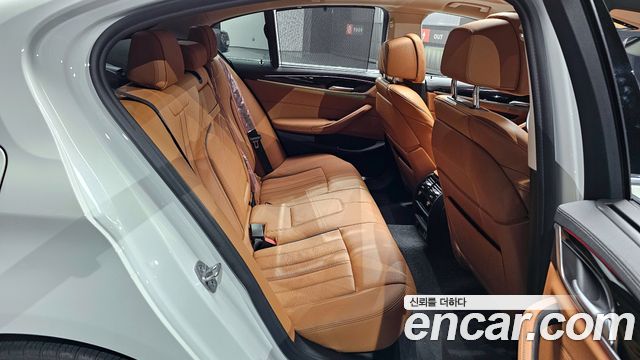 BMW 5-Series 520i Luxury