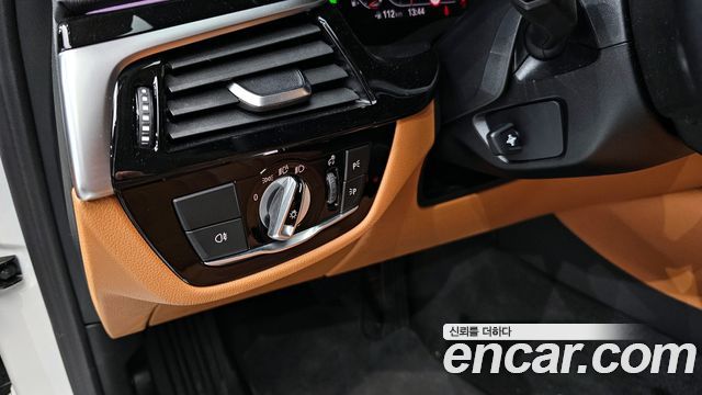 BMW 5-Series 520i Luxury