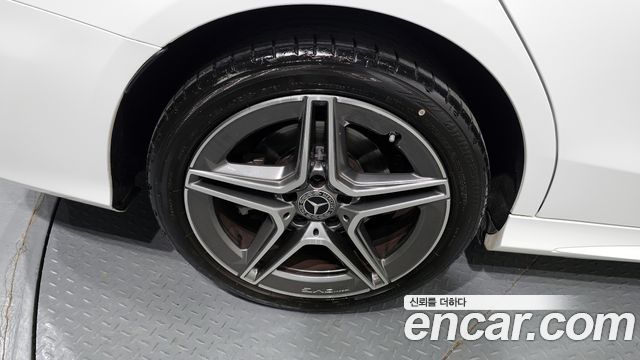 Mercedes-Benz C-Class C200 AMG Line