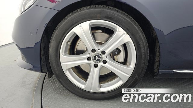 Mercedes-Benz E-Class E200 Avantgarde