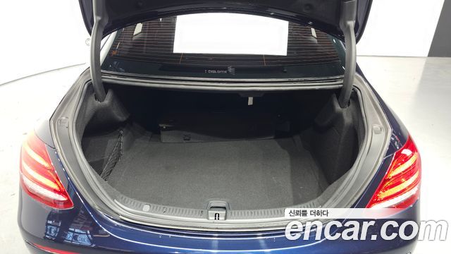 Mercedes-Benz E-Class E200 Avantgarde
