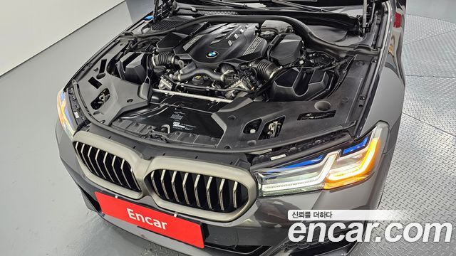 BMW 5-Series M550i xDrive