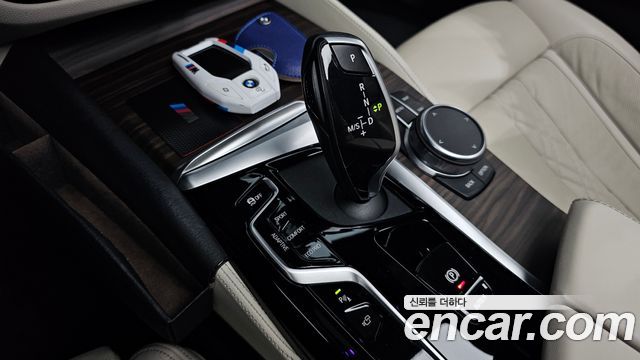 BMW 5-Series M550i xDrive