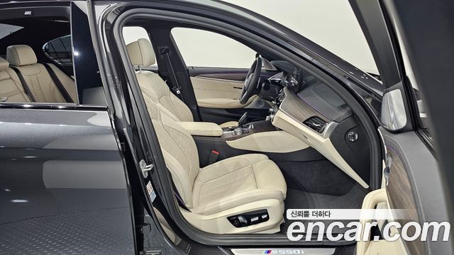 BMW 5-Series M550i xDrive