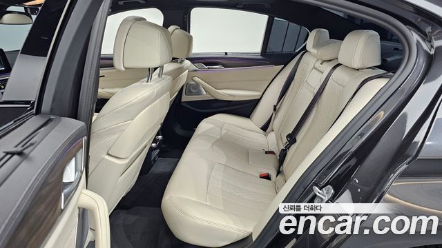 BMW 5-Series M550i xDrive