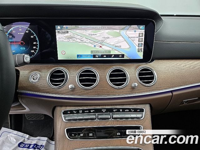 Mercedes-Benz E-Class E300e 4MATIC Exclusive
