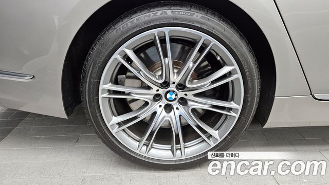 BMW 7-Series M760Li xDrive V12 Excellence