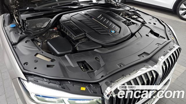 BMW 7-Series M760Li xDrive V12 Excellence