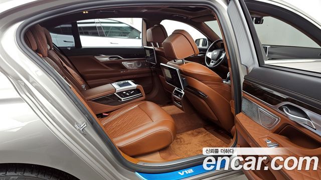 BMW 7-Series M760Li xDrive V12 Excellence