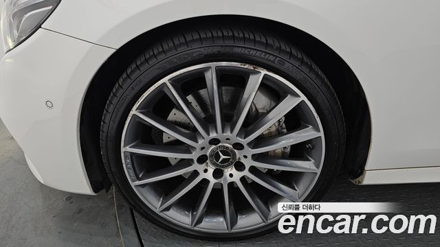 Mercedes-Benz E-Class E300 4MATIC AMG Line