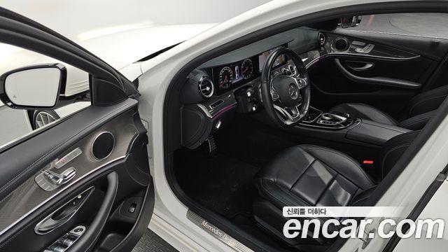 Mercedes-Benz E-Class E300 4MATIC AMG Line