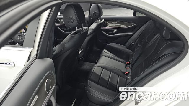 Mercedes-Benz E-Class E300 4MATIC AMG Line