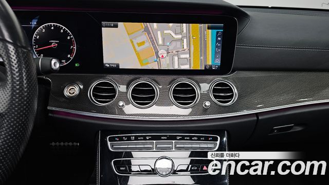 Mercedes-Benz E-Class E300 4MATIC AMG Line