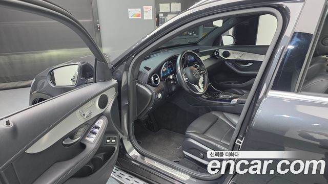 Mercedes-Benz GLC-Class GLC300e 4MATIC