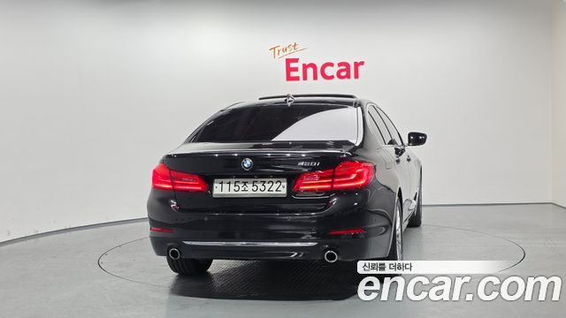 BMW 5-Series 520i Luxury