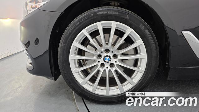 BMW 5-Series 520i Luxury