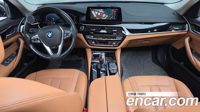 BMW 5-Series 520i Luxury