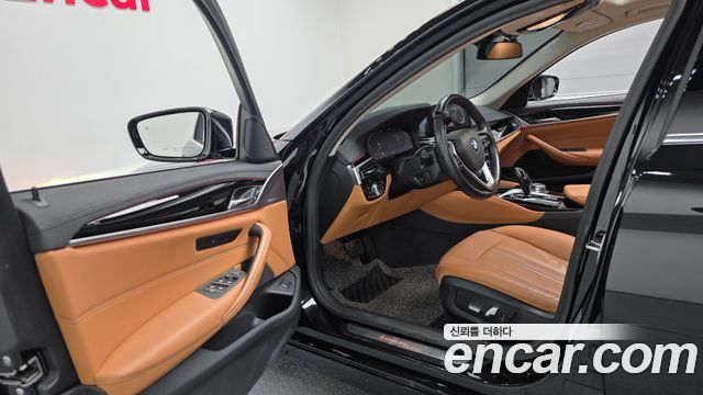 BMW 5-Series 520i Luxury