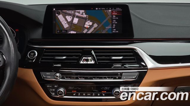 BMW 5-Series 520i Luxury