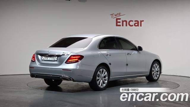 Mercedes-Benz E-Class E300 4MATIC Exclusive