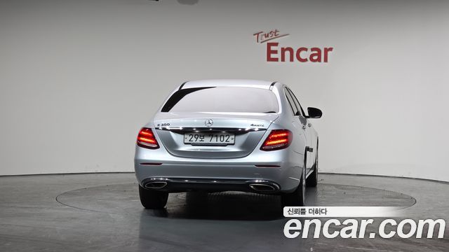Mercedes-Benz E-Class E300 4MATIC Exclusive
