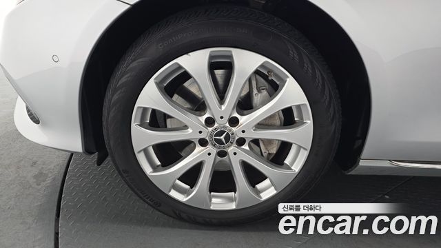 Mercedes-Benz E-Class E300 4MATIC Exclusive
