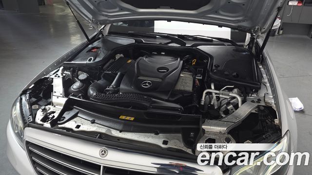 Mercedes-Benz E-Class E300 4MATIC Exclusive