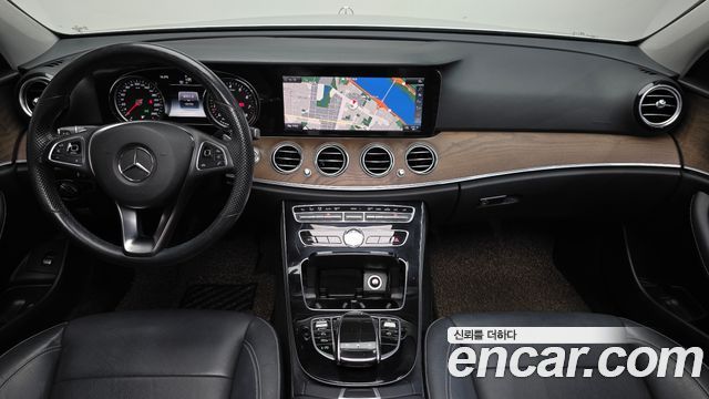 Mercedes-Benz E-Class E300 4MATIC Exclusive