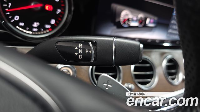 Mercedes-Benz E-Class E300 4MATIC Exclusive