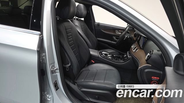 Mercedes-Benz E-Class E300 4MATIC Exclusive