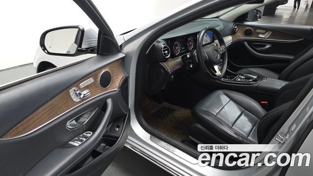 Mercedes-Benz E-Class E300 4MATIC Exclusive