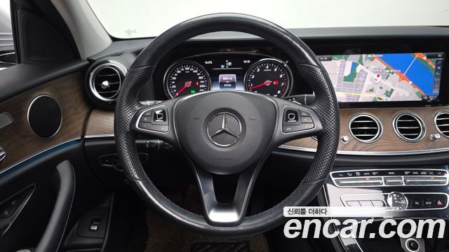 Mercedes-Benz E-Class E300 4MATIC Exclusive