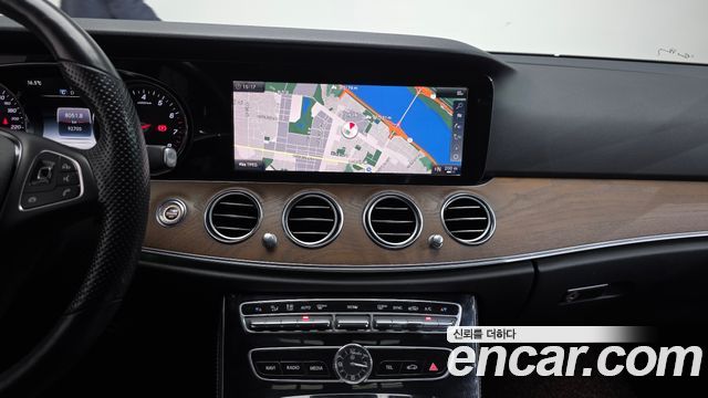 Mercedes-Benz E-Class E300 4MATIC Exclusive