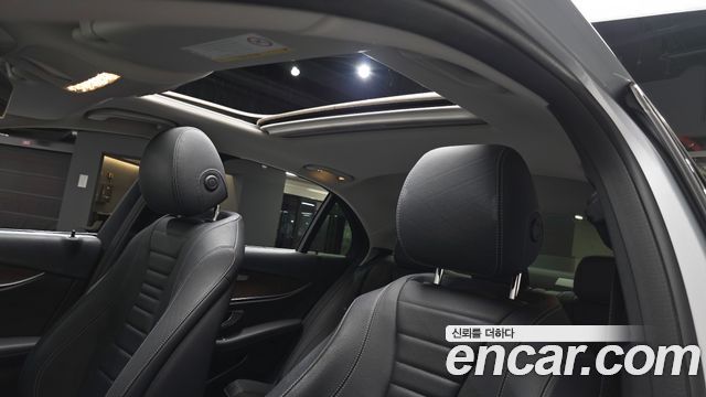 Mercedes-Benz E-Class E300 4MATIC Exclusive