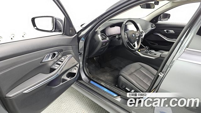 BMW 3-Series 330e Luxury
