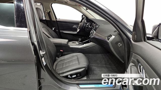 BMW 3-Series 330e Luxury