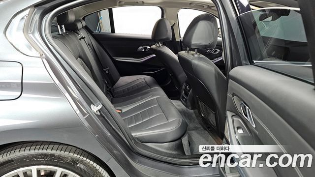 BMW 3-Series 330e Luxury