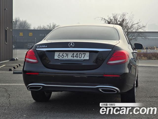 Mercedes-Benz E-Class E220d Avantgarde