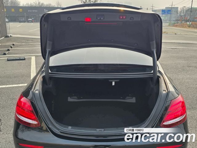Mercedes-Benz E-Class E220d Avantgarde