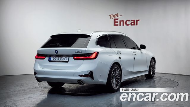 BMW 3-Series 320i Touring Luxury