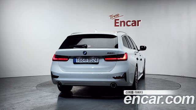 BMW 3-Series 320i Touring Luxury