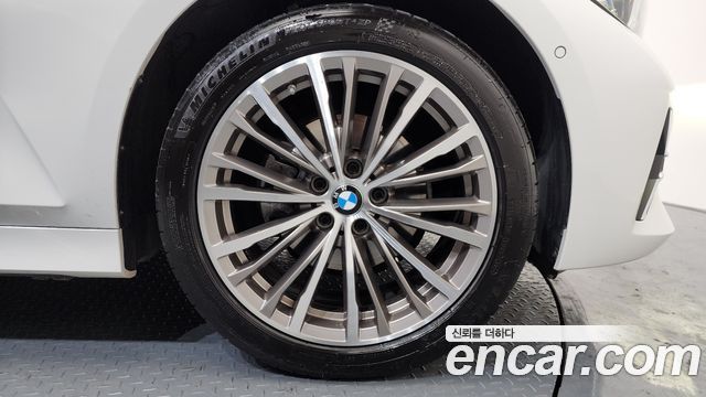 BMW 3-Series 320i Touring Luxury