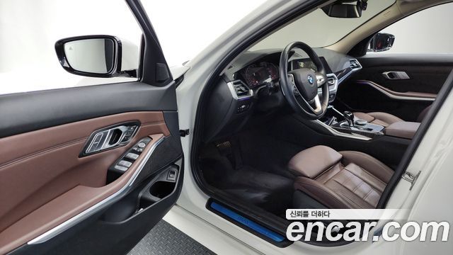 BMW 3-Series 320i Touring Luxury