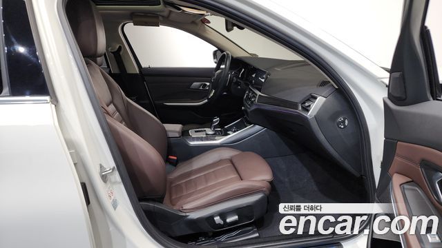 BMW 3-Series 320i Touring Luxury