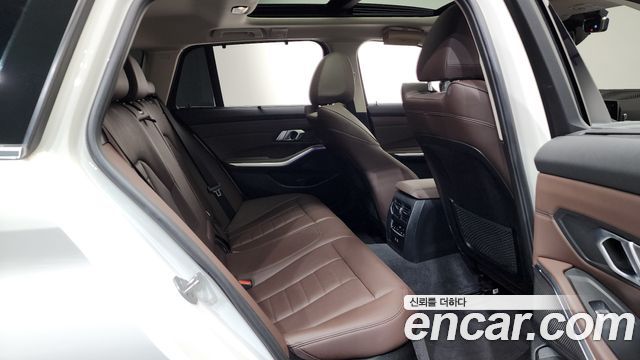 BMW 3-Series 320i Touring Luxury