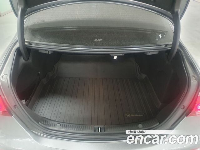 Mercedes-Benz E-Class E220d 4MATIC AMG Line
