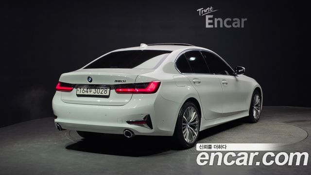 BMW 3-Series 320i Luxury