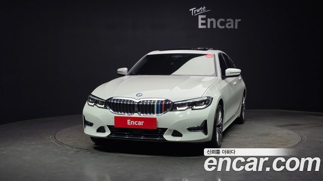 BMW 3-Series 320i Luxury