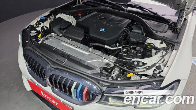 BMW 3-Series 320i Luxury