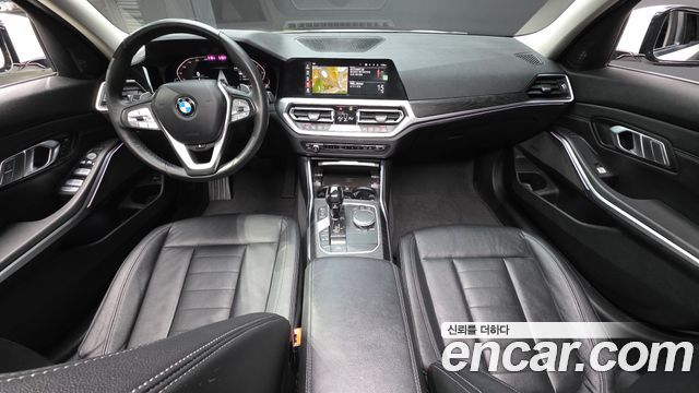 BMW 3-Series 320i Luxury